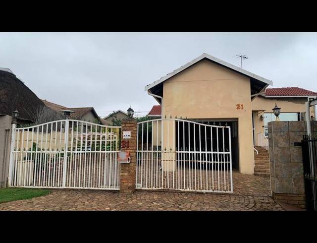 3 BEDROOM HOUSE FOR SALE IN SOUTH HILLS